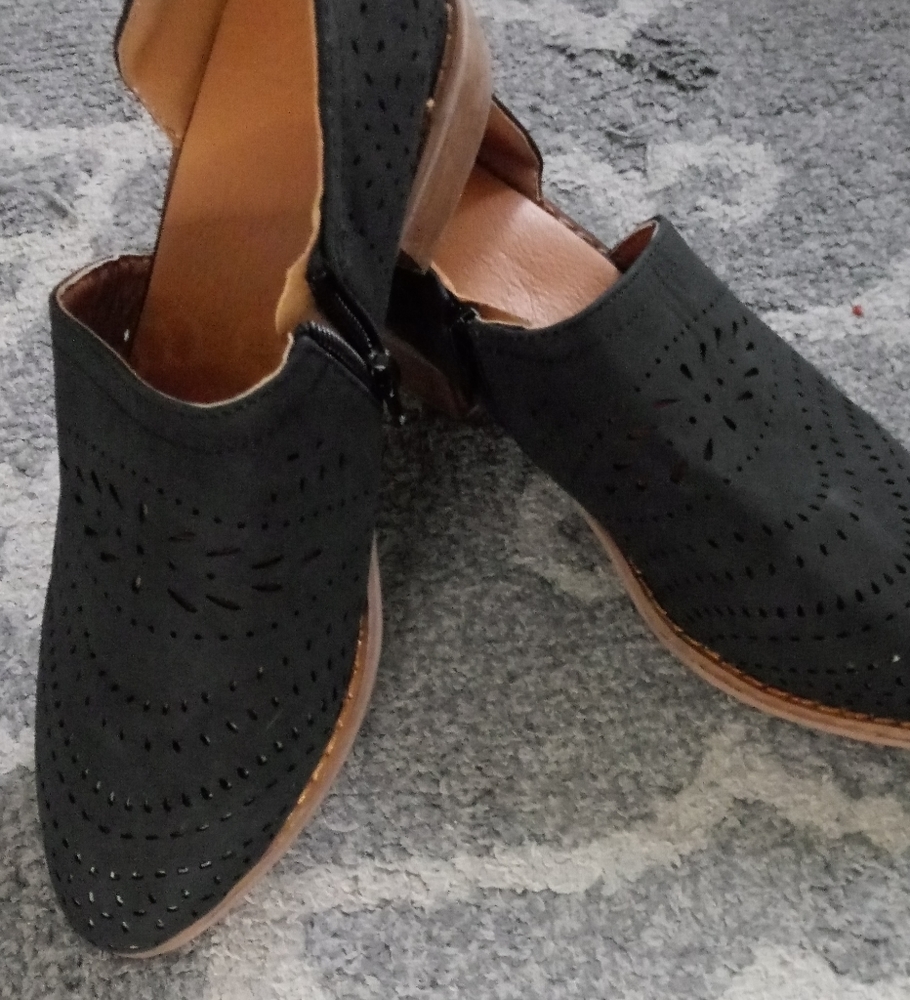 Laser cutout shoes. FLASH SALE 1DAY ONLY